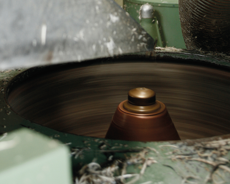 高速遠心脱水機による羽毛の乾燥